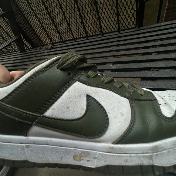 NIKE Women Dunk Low Medium Olive - Picture 2 of 9